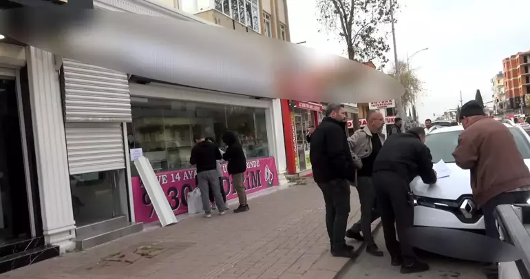 'Cenaze Dolayısıyla Kapalıyız' Yazısı Asılan Kuyumcu Dükkanında 50 Milyon Liralık Vurgun Iddiası (4)