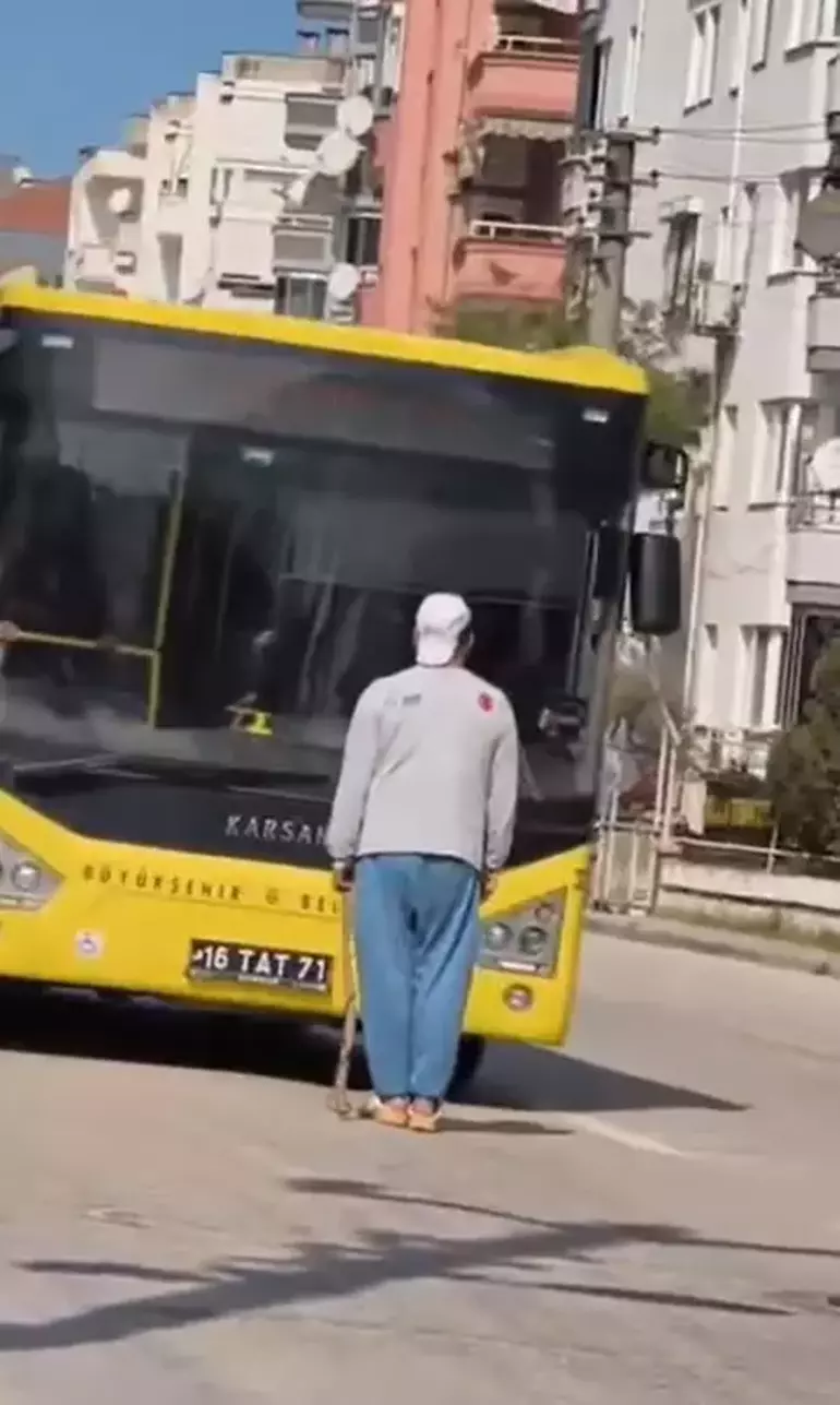 Cezaevinden Izinli Çıktı, Girdiği 3 Camideki Ses Sistemlerini Sopayla Kırıp Söktü (1)