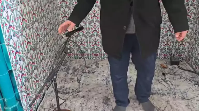 Cezaevinden Izinli Çıktı, Girdiği 3 Camideki Ses Sistemlerini Sopayla Kırıp Söktü (3)