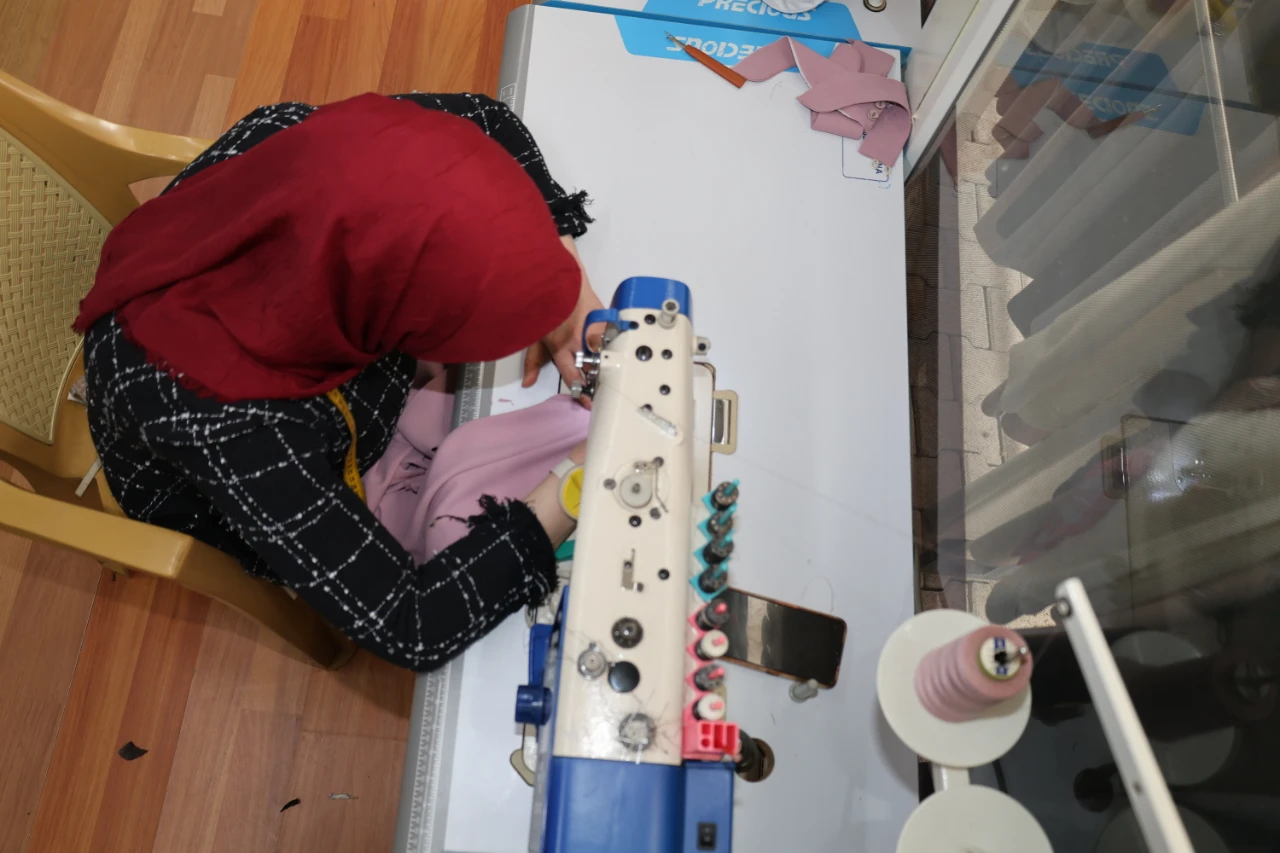 Elbistan’da Depremzede Kadın Konteynerde Kurduğu Dikimevini Büyüttü (5)