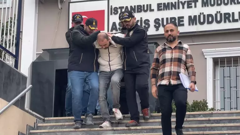 Eşiyle Ilişkisi Olduğunu Öne Sürdüğü Kişiyi Öldürüp Kaçtı (3)