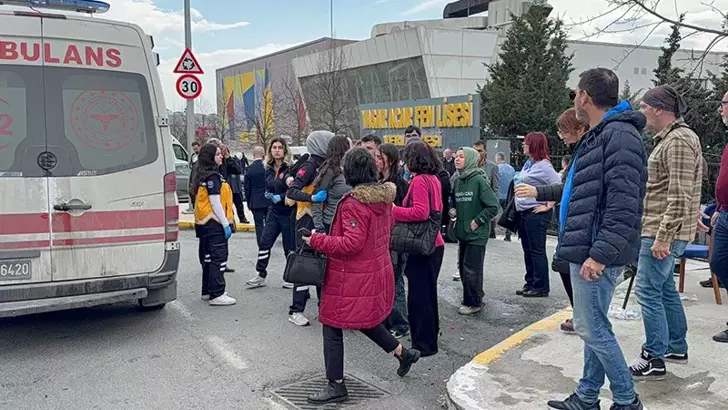 Fen lisesinin laboratuvarında patlama: 4 öğrenci yaralandı