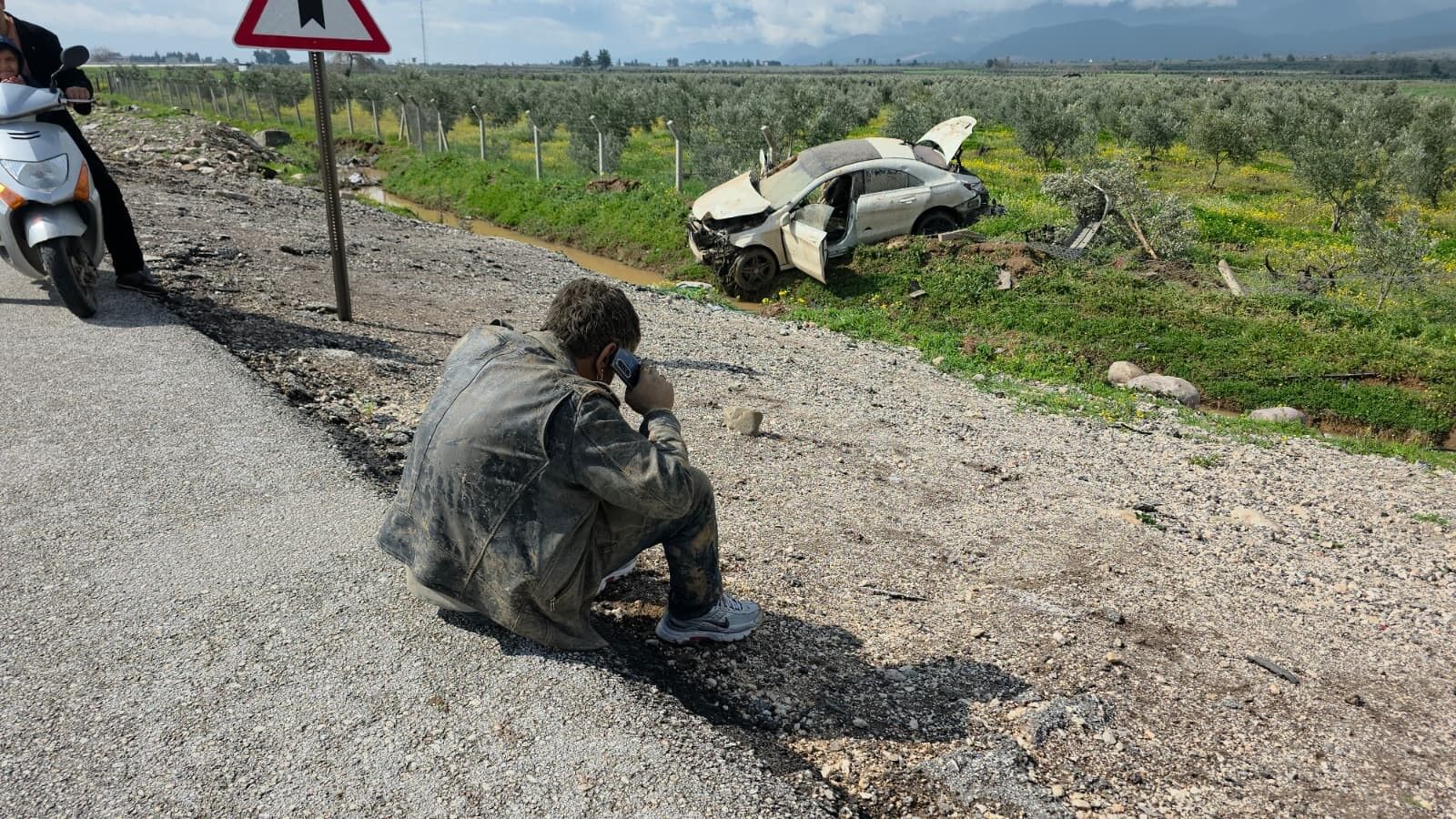 Hatay Hassa’da Mucize Kurtuluş! Hurdaya Dönen Araçtan Burnu Kanamadan Çıktı (3)