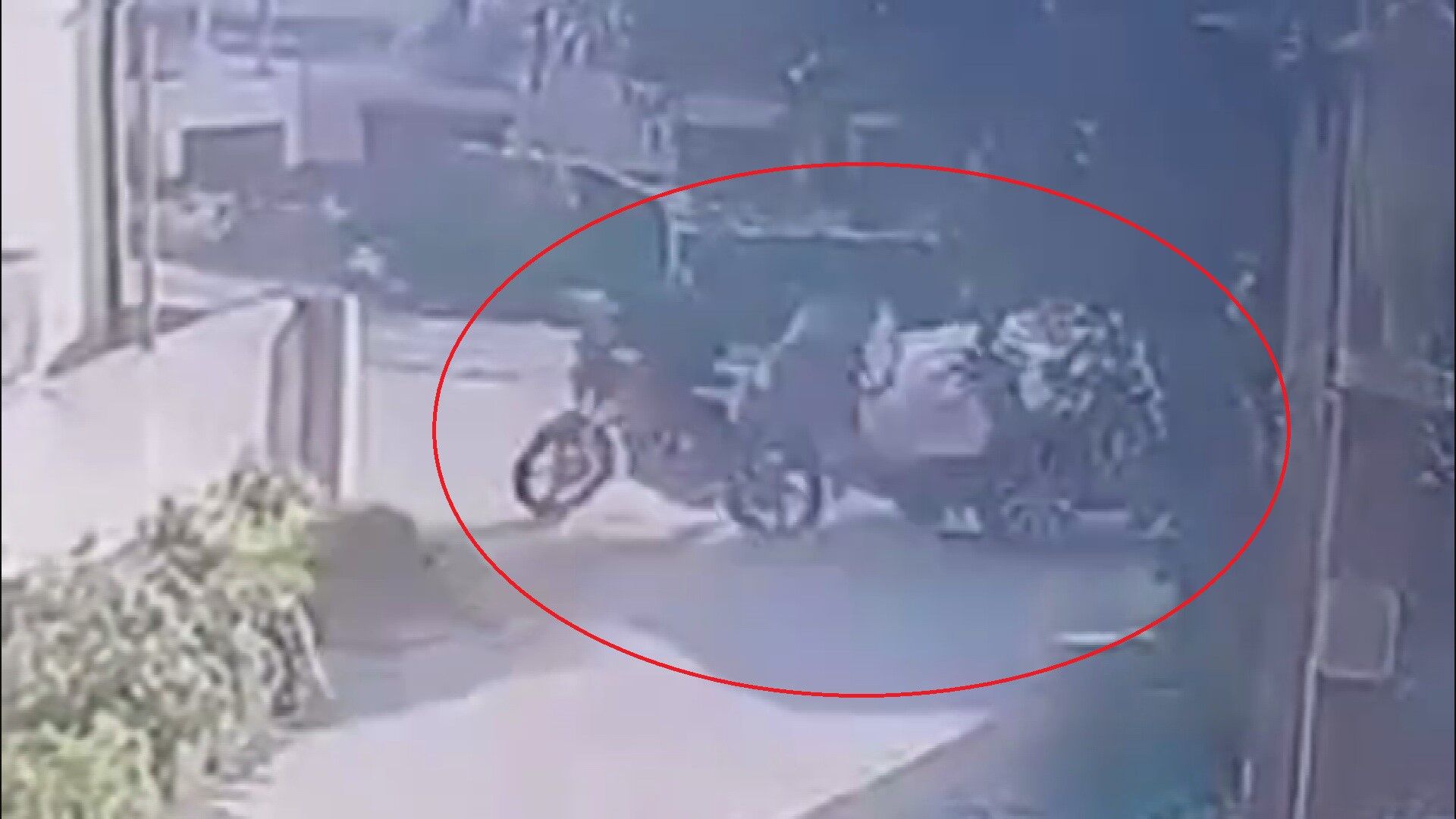 Hatay'da Motosiklet Sürücüsünün Öldüğü Kaza Anı Kamerada (2)