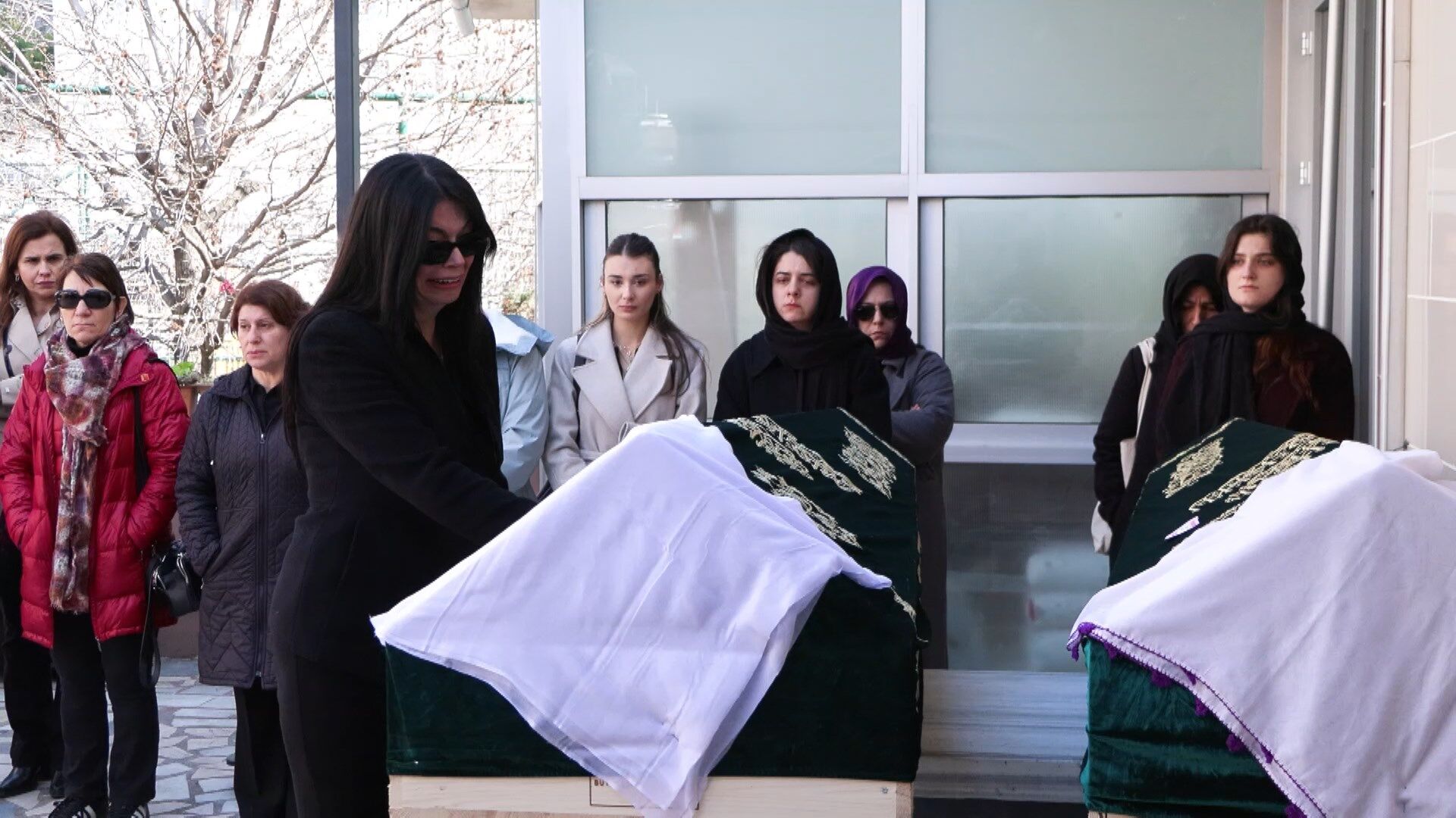 I S T A N B U L Z E Y T I N B U R N U N D A D E N I Z D E O L U B 1195890 355566