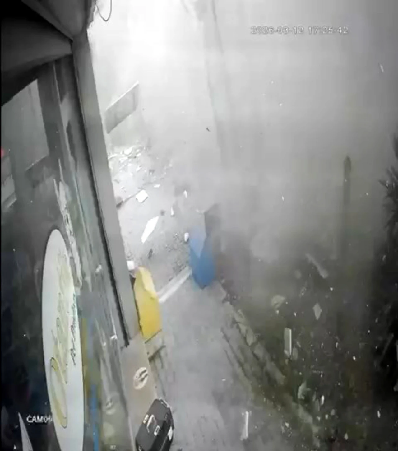 İstanbul Avcılar’da Kentsel Dönüşüm Yıkımı Sırasında 5 Katlı Bina Çöktü (4)