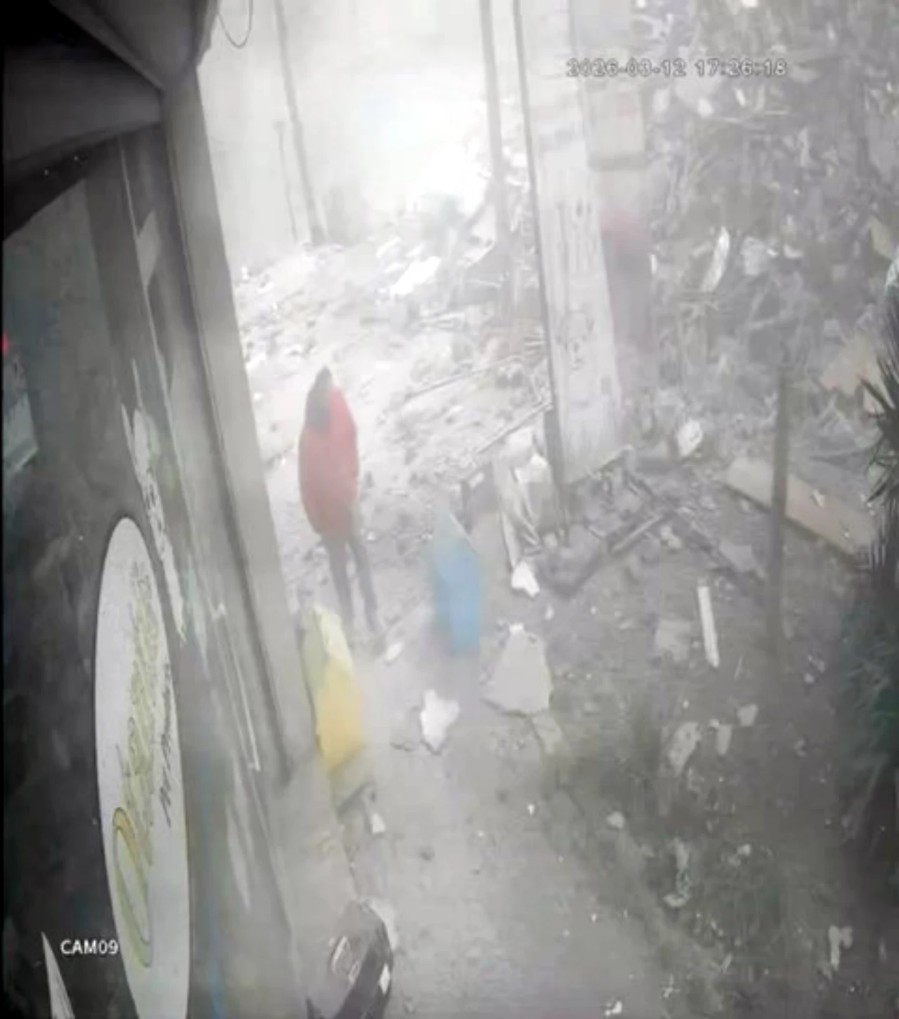 İstanbul Avcılar’da Kentsel Dönüşüm Yıkımı Sırasında 5 Katlı Bina Çöktü (5)