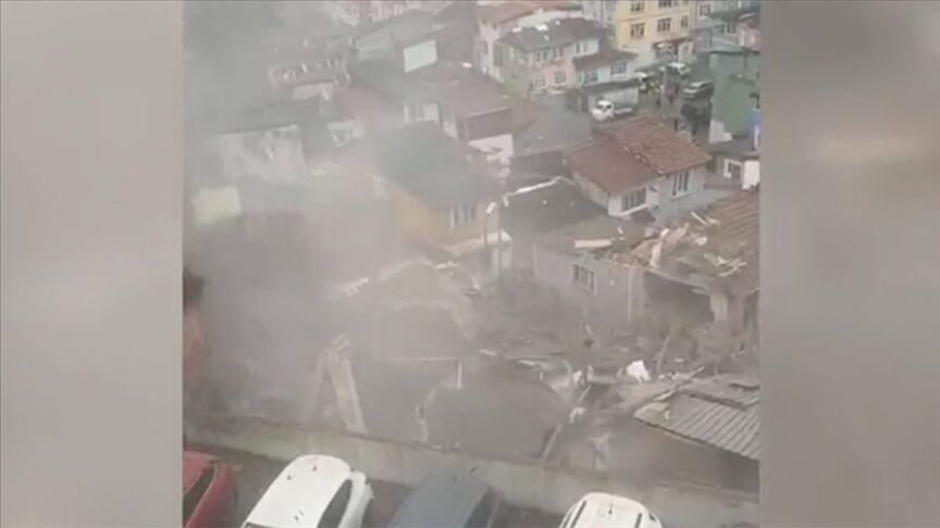 İstanbul Fatih'te 2 Bina Çöktü
