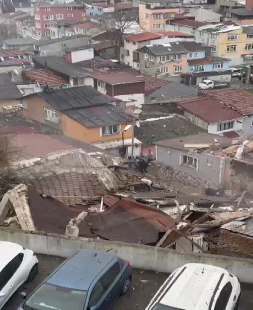 İstanbul Fatih'te 2 Binanın Çökmesinin Ardından Yaşananlar Kamerada (3)
