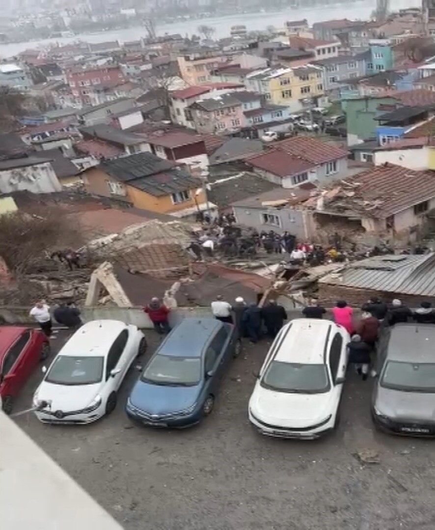 İstanbul Fatih'te 2 Binanın Çökmesinin Ardından Yaşananlar Kamerada (4)