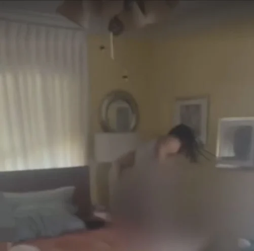 İşten Erken Dönen Adam, Eşini Arkadaşıyla Yatakta Yakaladı