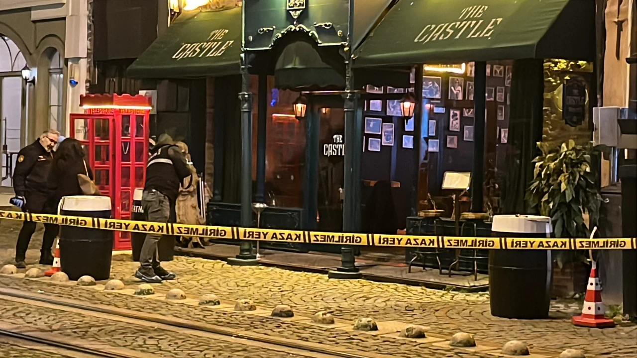 İzmit'te Eğlence Mekanı Önünde Saldırı! Araçtan Kurşun Yağdırdılar 2 Ölü (4)