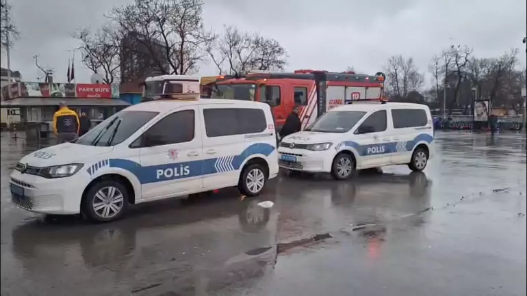 Kadıköy'de Denizde Erkek Cesdi Bulundu (3)