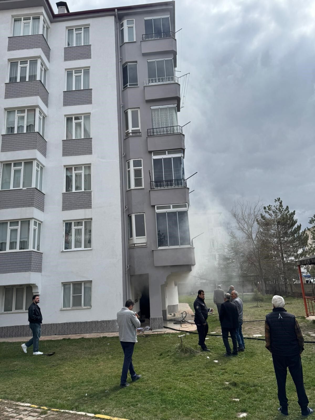 Kahramanmaraş 6 Katlı Apartmanda Korkutan Yangın (2)