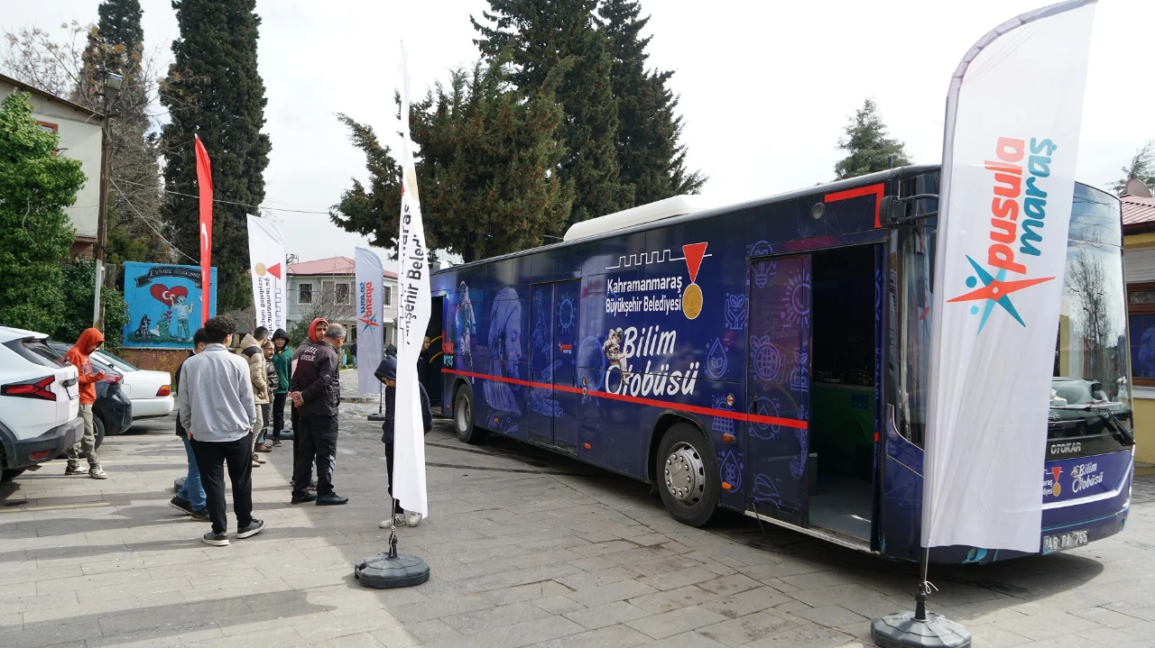 Kahramanmaraş Bilim Otobüsü Çocuklarla Buluştu (1)