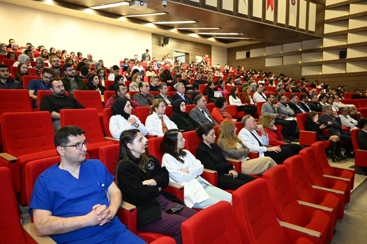 Kahramanmaraş Sütçü İmam Üniversitesi’nde 14 Mart Tıp Bayramı Kutlandı (5)