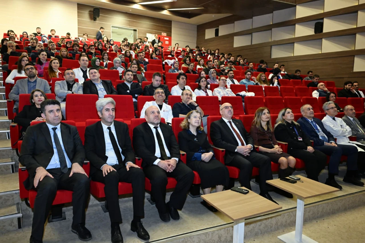 Kahramanmaraş Sütçü İmam Üniversitesi’nde 14 Mart Tıp Bayramı Kutlandı (6)