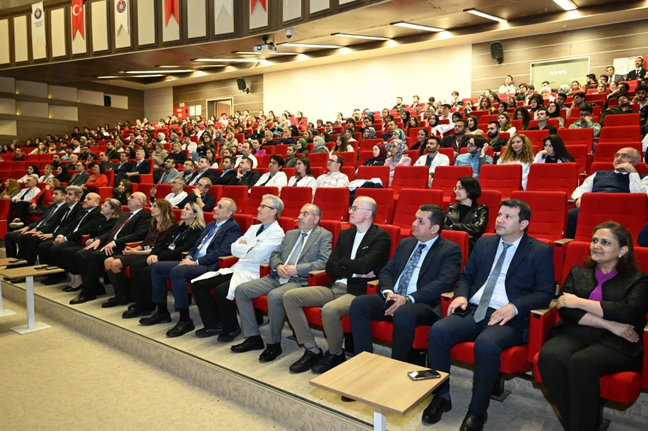 Kahramanmaraş Sütçü İmam Üniversitesi’nde 14 Mart Tıp Bayramı Kutlandı (7)