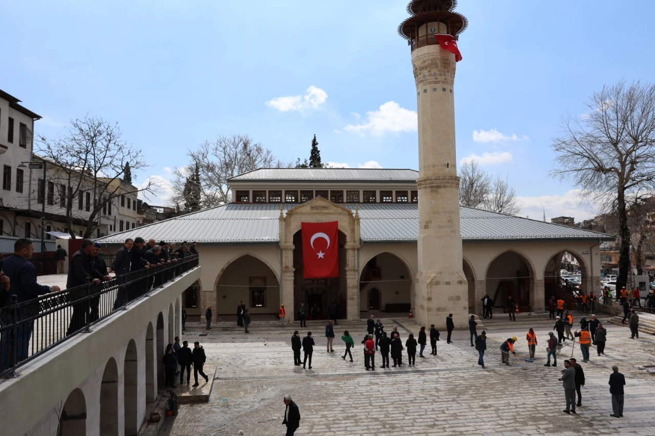 Kahramanmaraş Ulu Cami Kadir Gecesi’nde yeniden ibadete açıldı