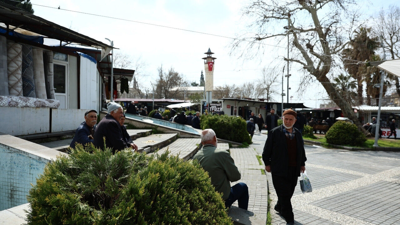 Kahramanmaraş Ulu Cami Meydanı'nda Ramazan Geleneği Emeklilerin Değişmeyen Adresi (4)