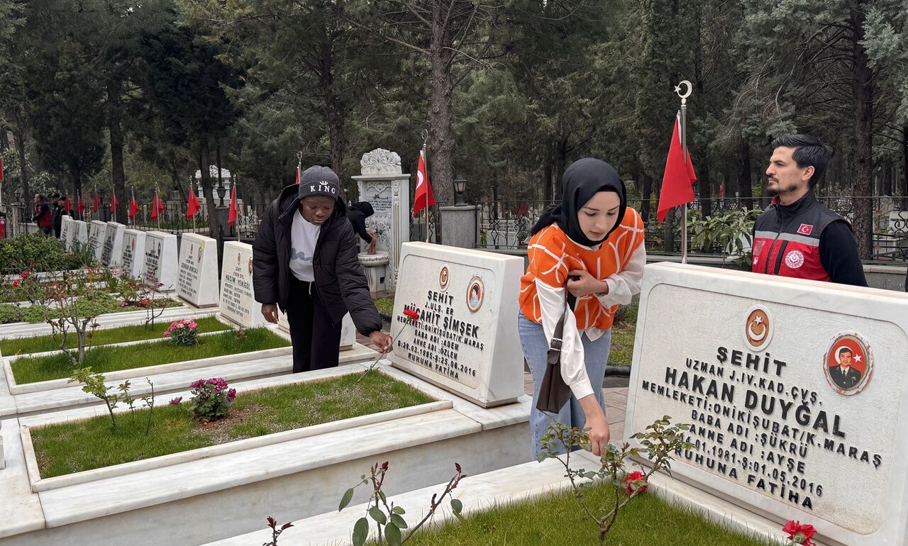Kahramanmaraş’ta 18 Mart Töreni Şehitlerimiz Dualarla Anıldı (5)