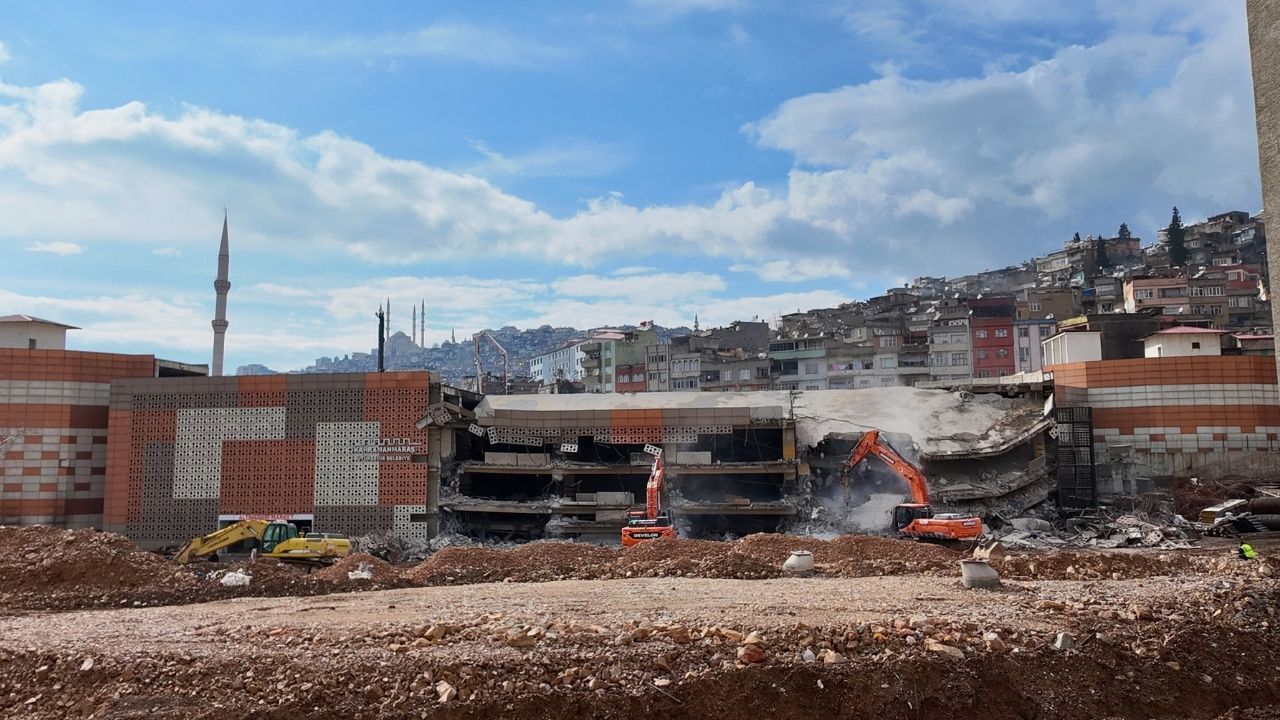 Kahramanmaraş’ta 22 Milyon Tl’lik Arasa Otoparkı Yıkılıyor Yerine Avm Yapılacak (3)