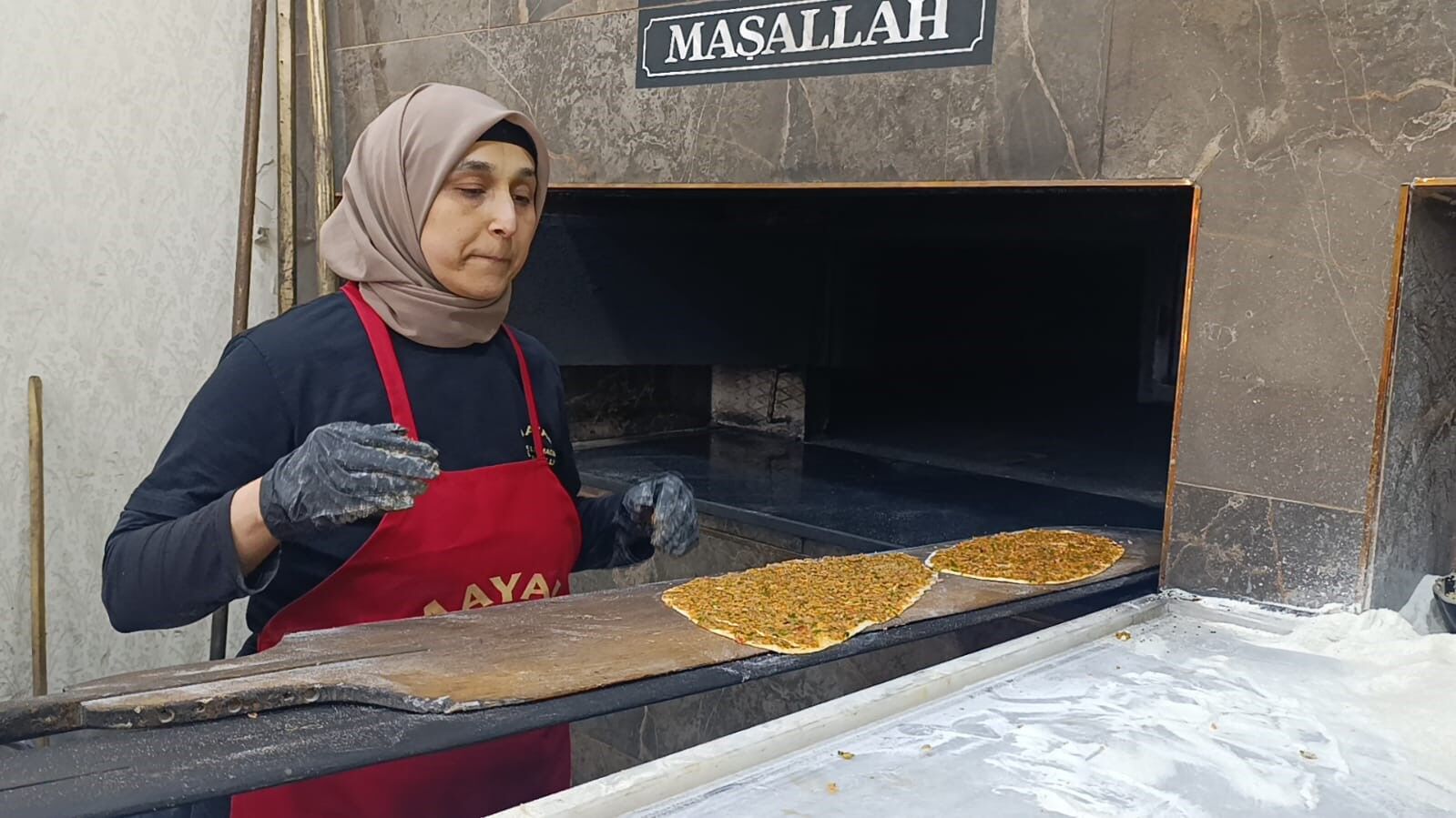 Kahramanmaraş’ta 4 Çocuk Annesi Lahmacun Ustası Görenleri Şaşırtıyori̇ (3)