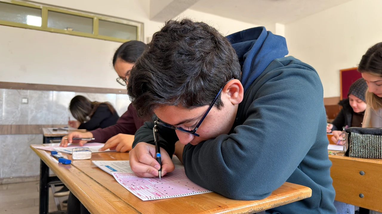 Kahramanmaraş’ta 7 Bin Genç Aynı Anda Deneme Sınavına Girdi (2)