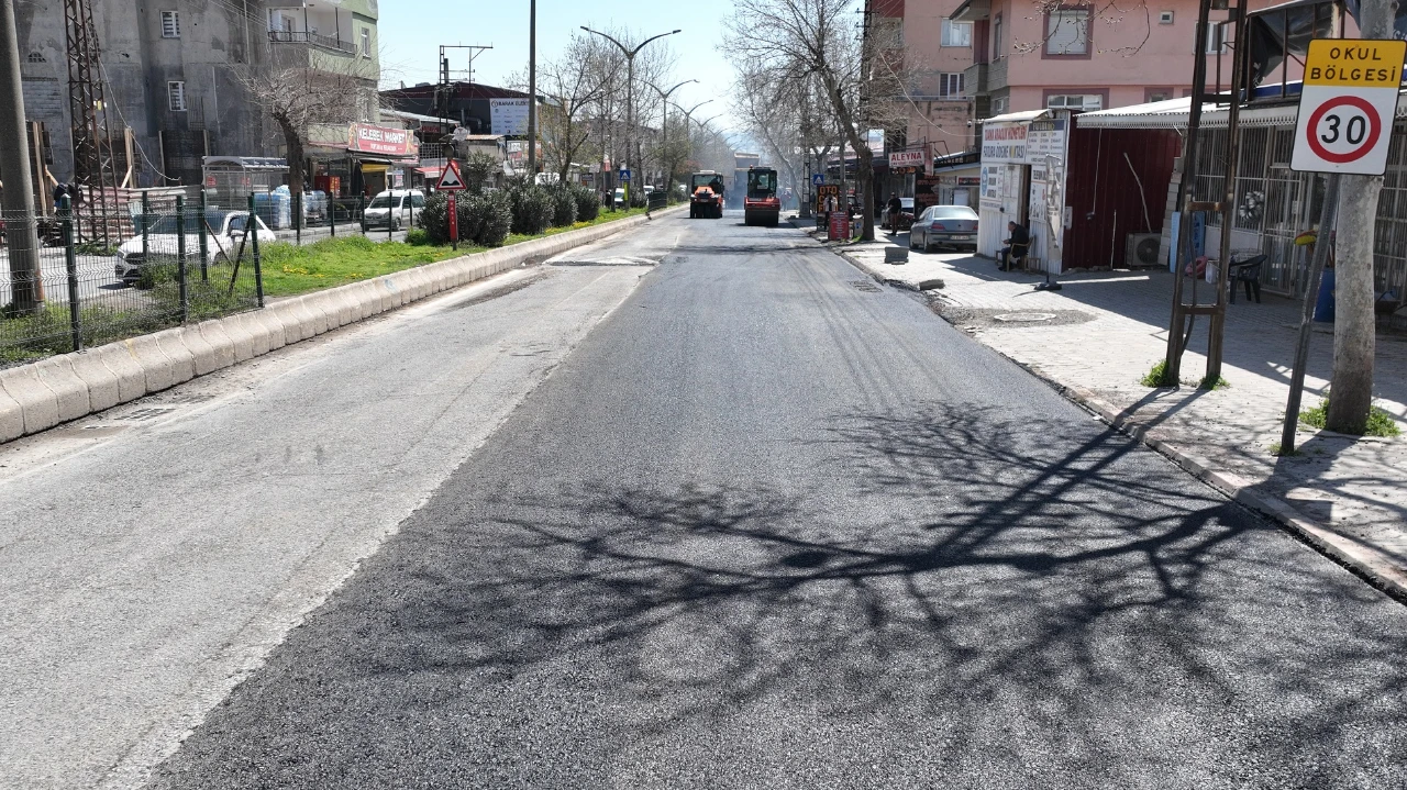 Kahramanmaraş'ta 700 Ton Asfaltla 1 Kilometrelik Yol Yenileniyor (3)
