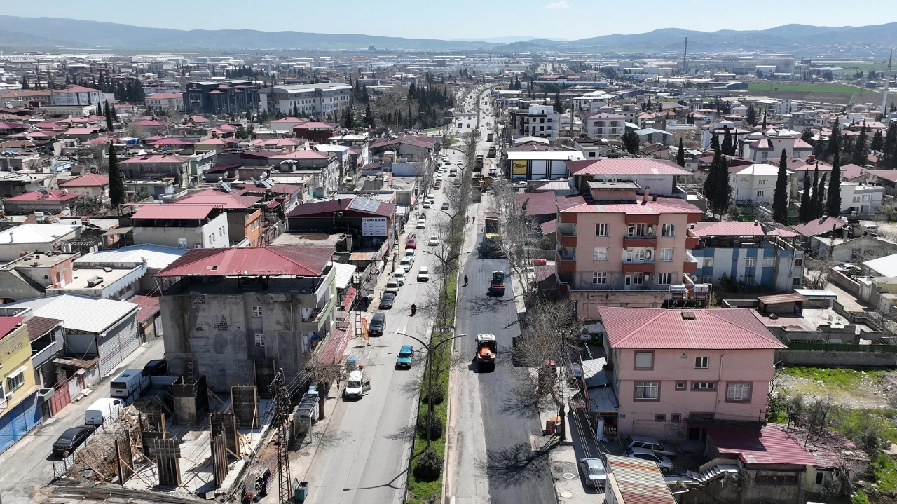 Kahramanmaraş'ta 700 Ton Asfaltla 1 Kilometrelik Yol Yenileniyor (4)