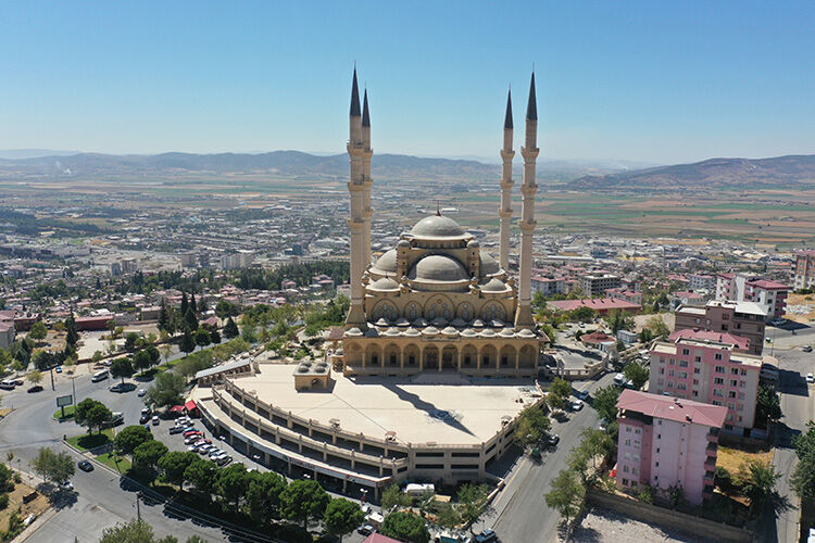 Kahramanmaraş’ta Bayram Namazı Saati Belli Oldu