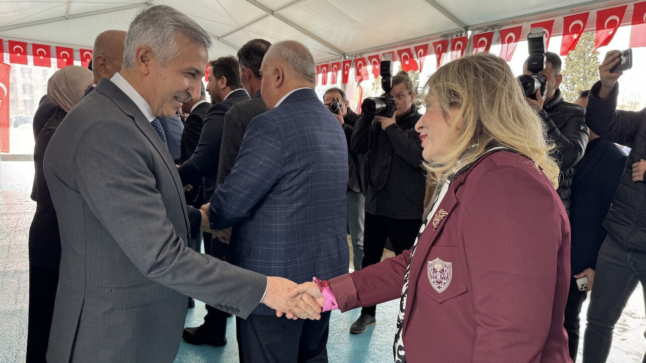 Kahramanmaraş’ta Bayramlaşma Programı Demokrasi Meydanı’nda Yapıldı (1)