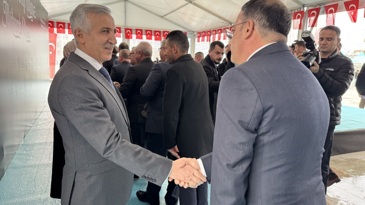 Kahramanmaraş’ta Bayramlaşma Programı Demokrasi Meydanı’nda Yapıldı