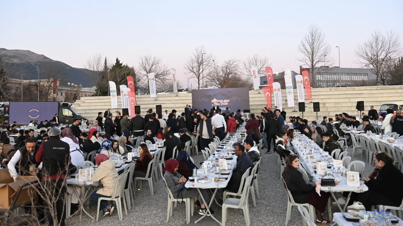 Kahramanmaraş’ta Binlerce Genç Büyük Gençlik İftarı’nda Buluştu (2)