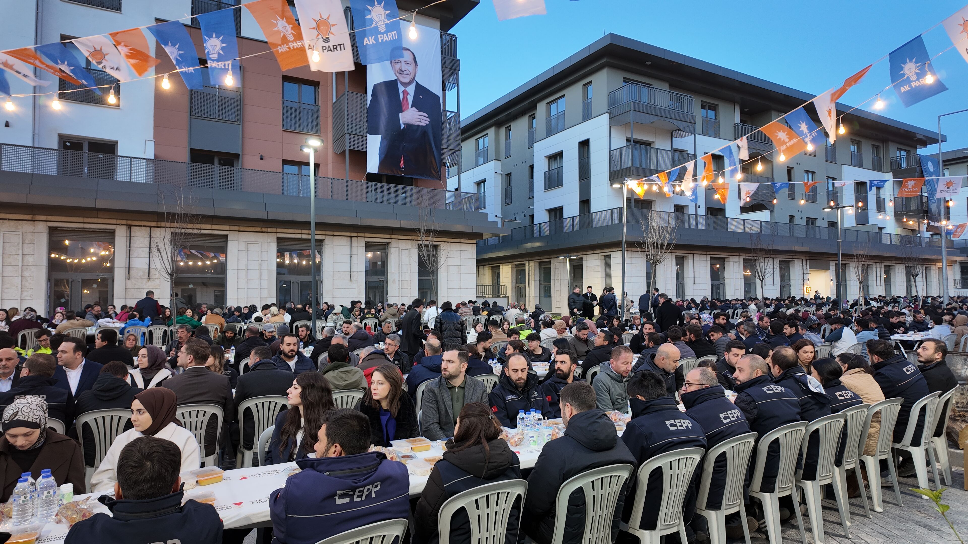 Kahramanmaraş’ta Binlerce Genç “Gençlik Sofrası” İftarında Buluştu (3)