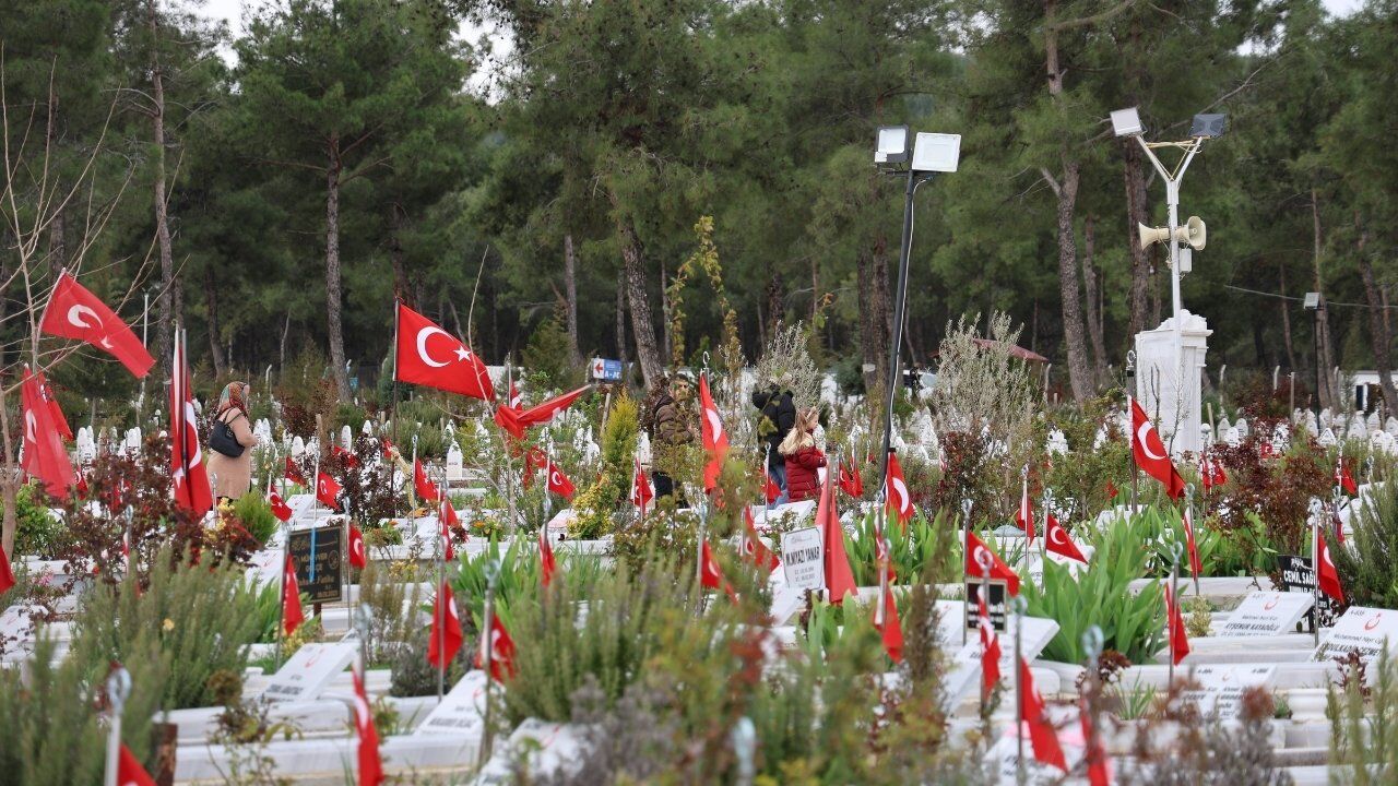 Kahramanmaraş'ta Deprem Mezarlığında Hüzünlü Bayram Arifesi (5)