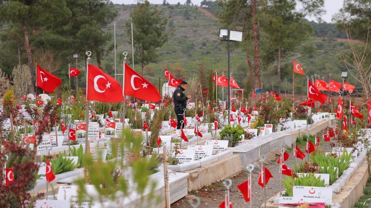 Kahramanmaraş'ta Deprem Mezarlığında Hüzünlü Bayram Arifesi (6)