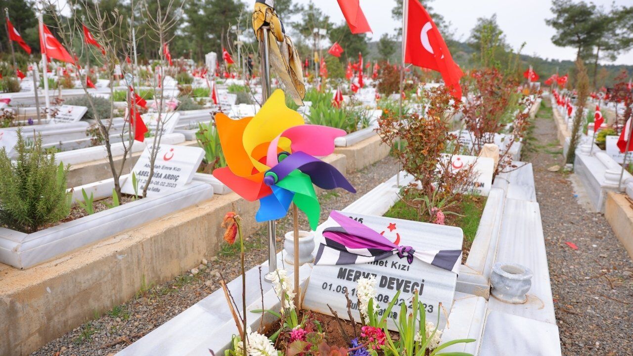 Kahramanmaraş'ta Deprem Mezarlığında Hüzünlü Bayram Arifesi (7)