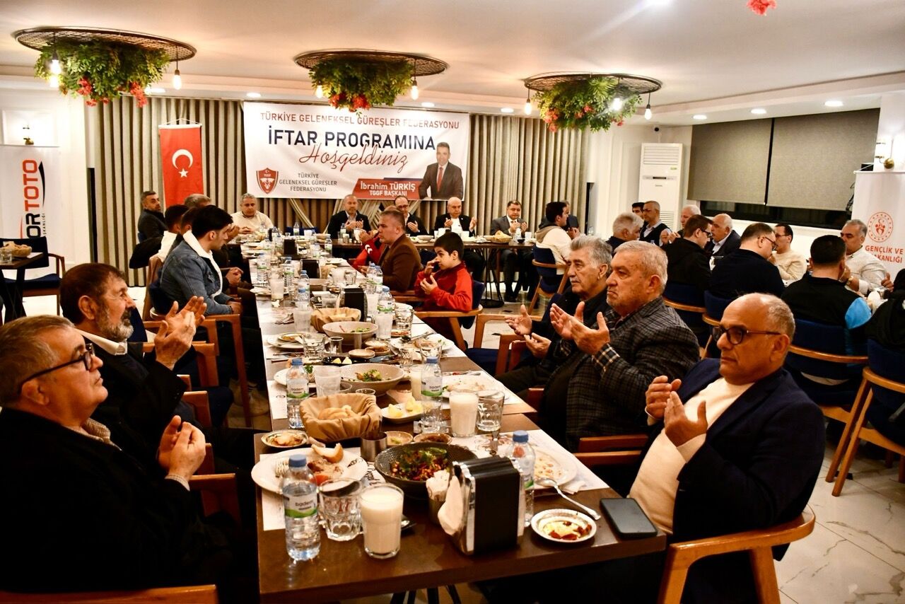 Kahramanmaraş’ta Depremde Kaybedilen Güreşçiler Anısına Yapılan Iftar Programı4