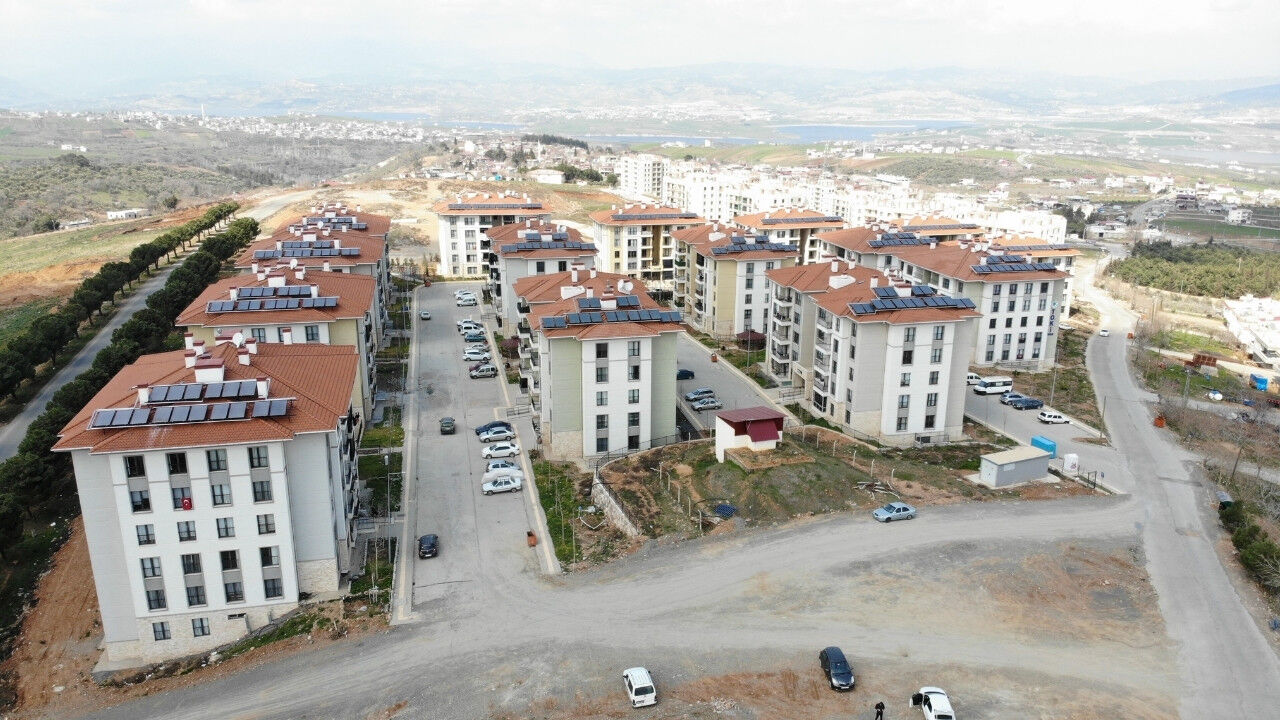 Kahramanmaraş’ta Depremzedeler Yeni Evlerinde İlk Bayramı Kutladı (3)