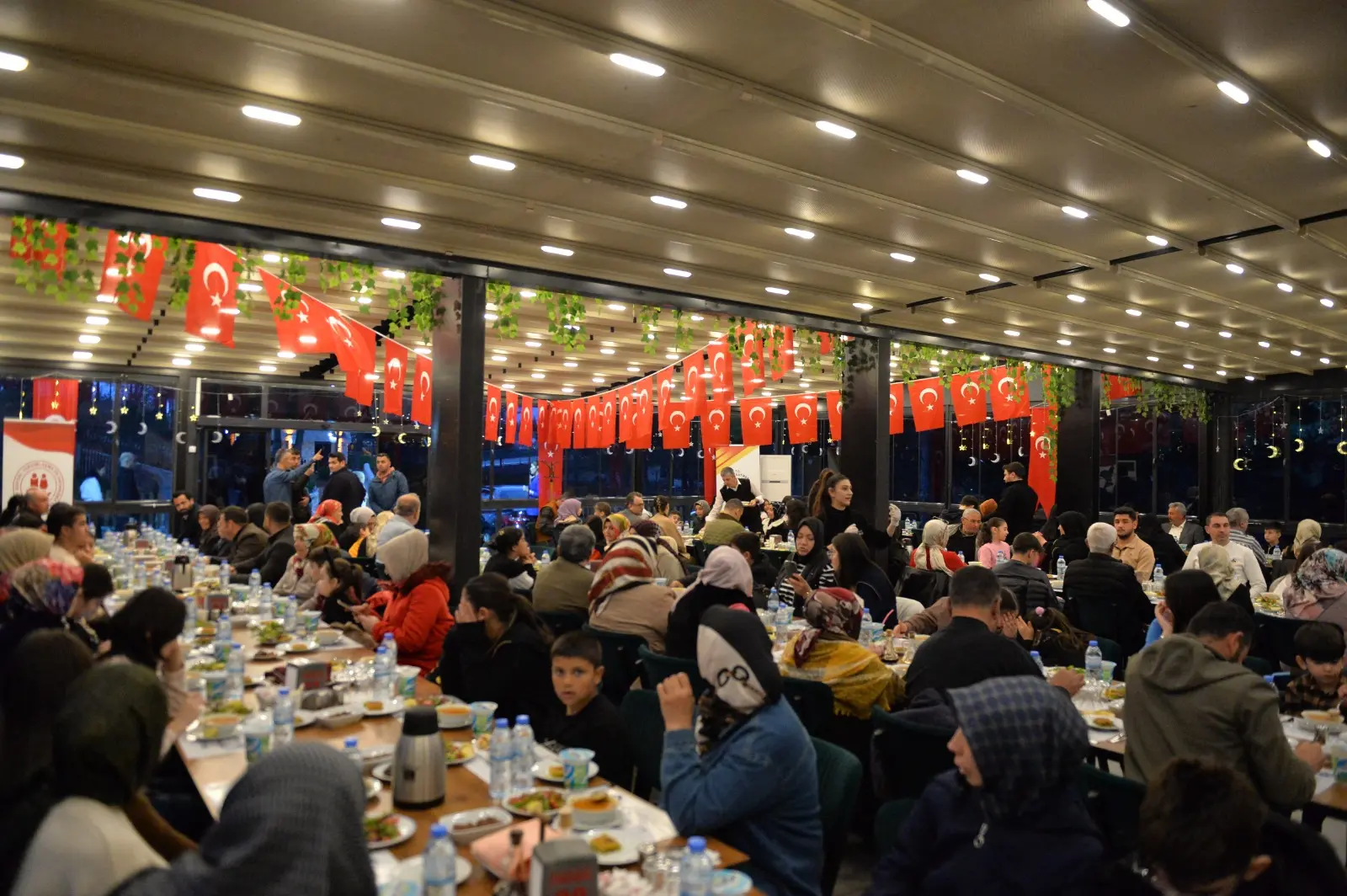 Kahramanmaraş’ta Emniyet Müdürü Hasan Yiğit Çocuklarla Iftarda Buluştu (2)