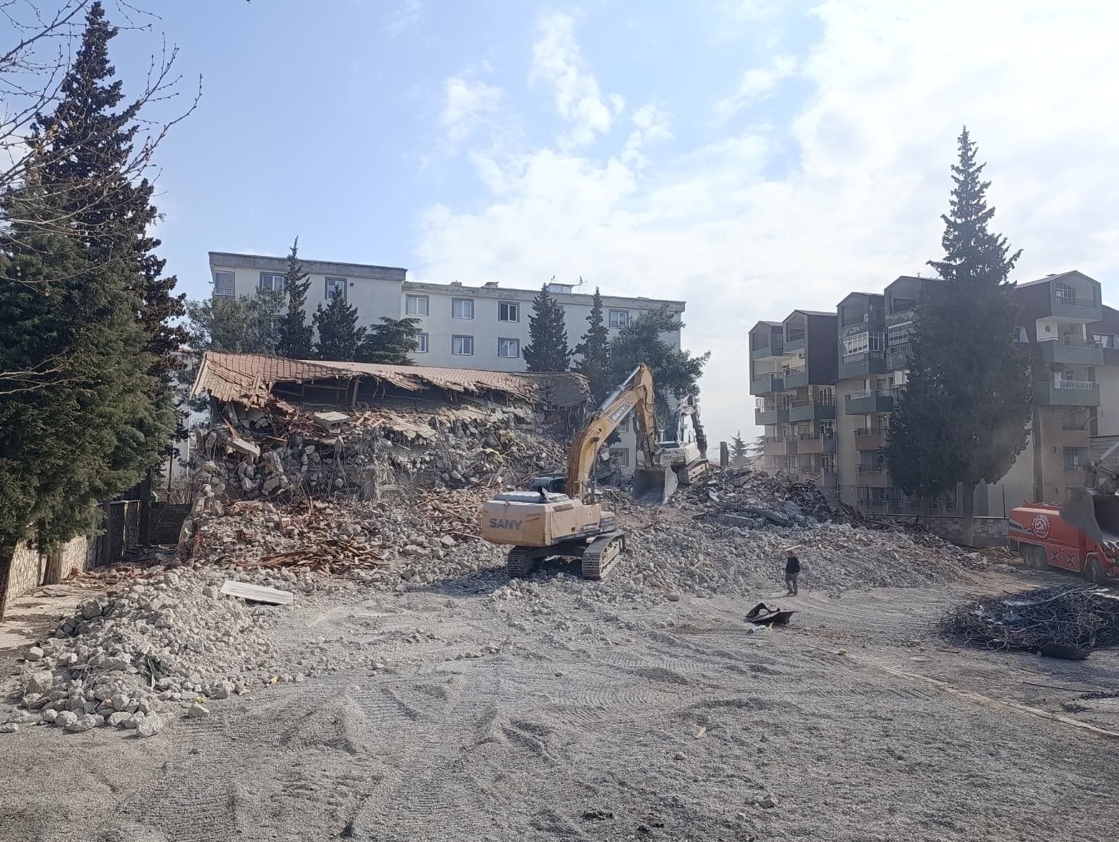 Kahramanmaraş'ta Esnaf Uyardı Metruk Binalar Artık Tehlike Saçıyor (2)