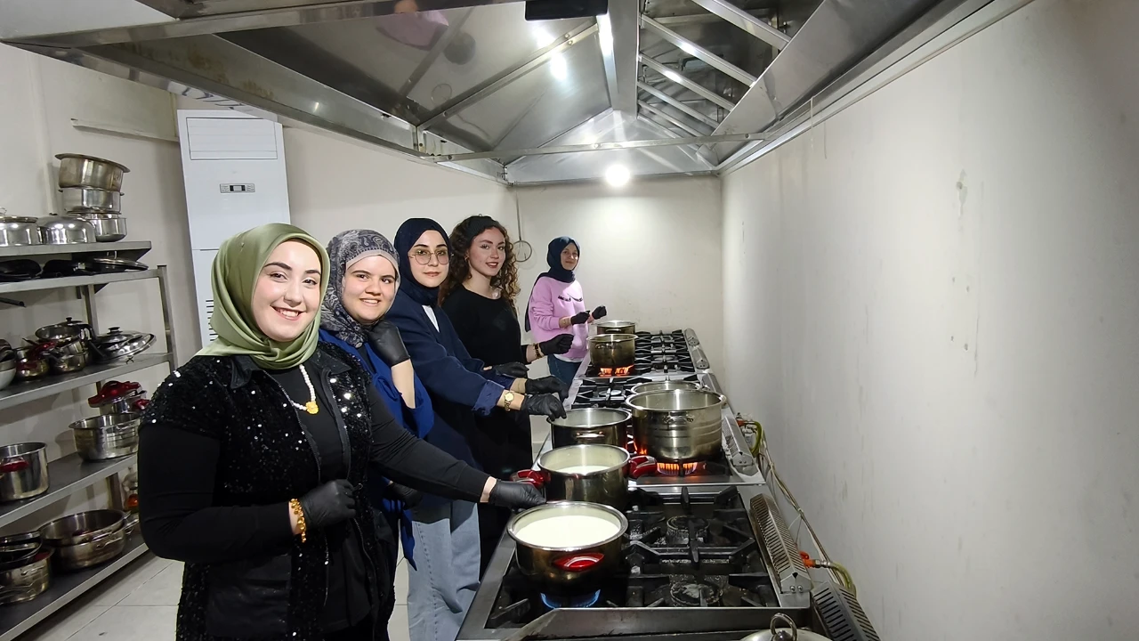 Kahramanmaraş’ta Gençler Ramazan’ın Geleneksel Tatlısını Öğrendi (3)