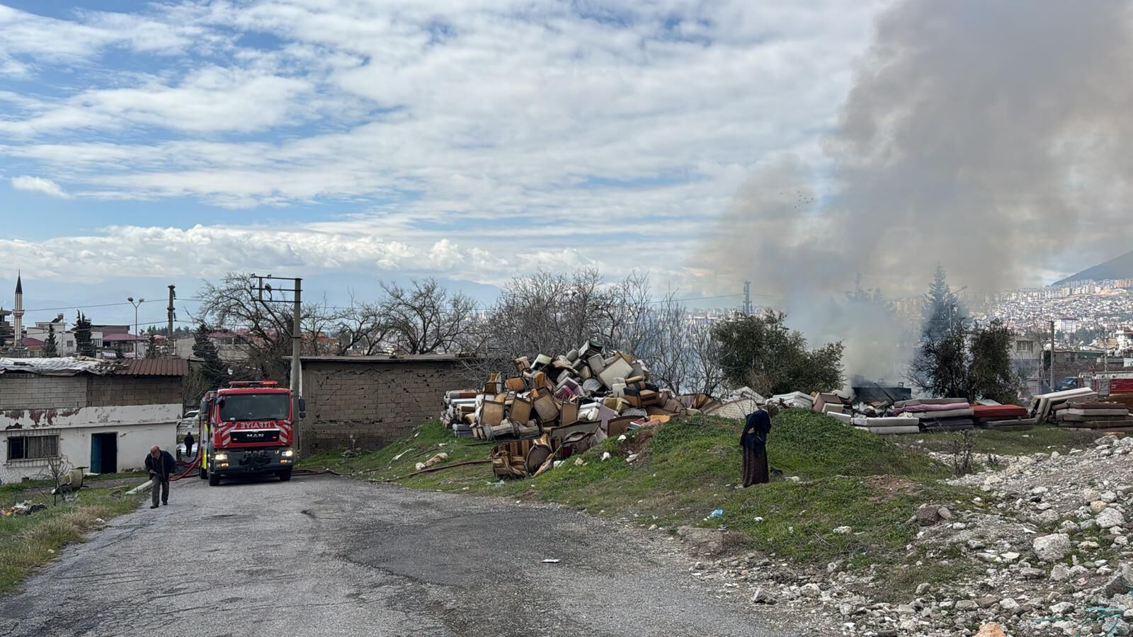 Kahramanmaraş'ta İkinci El Eşya Dükkanı Küle Döndü (2)