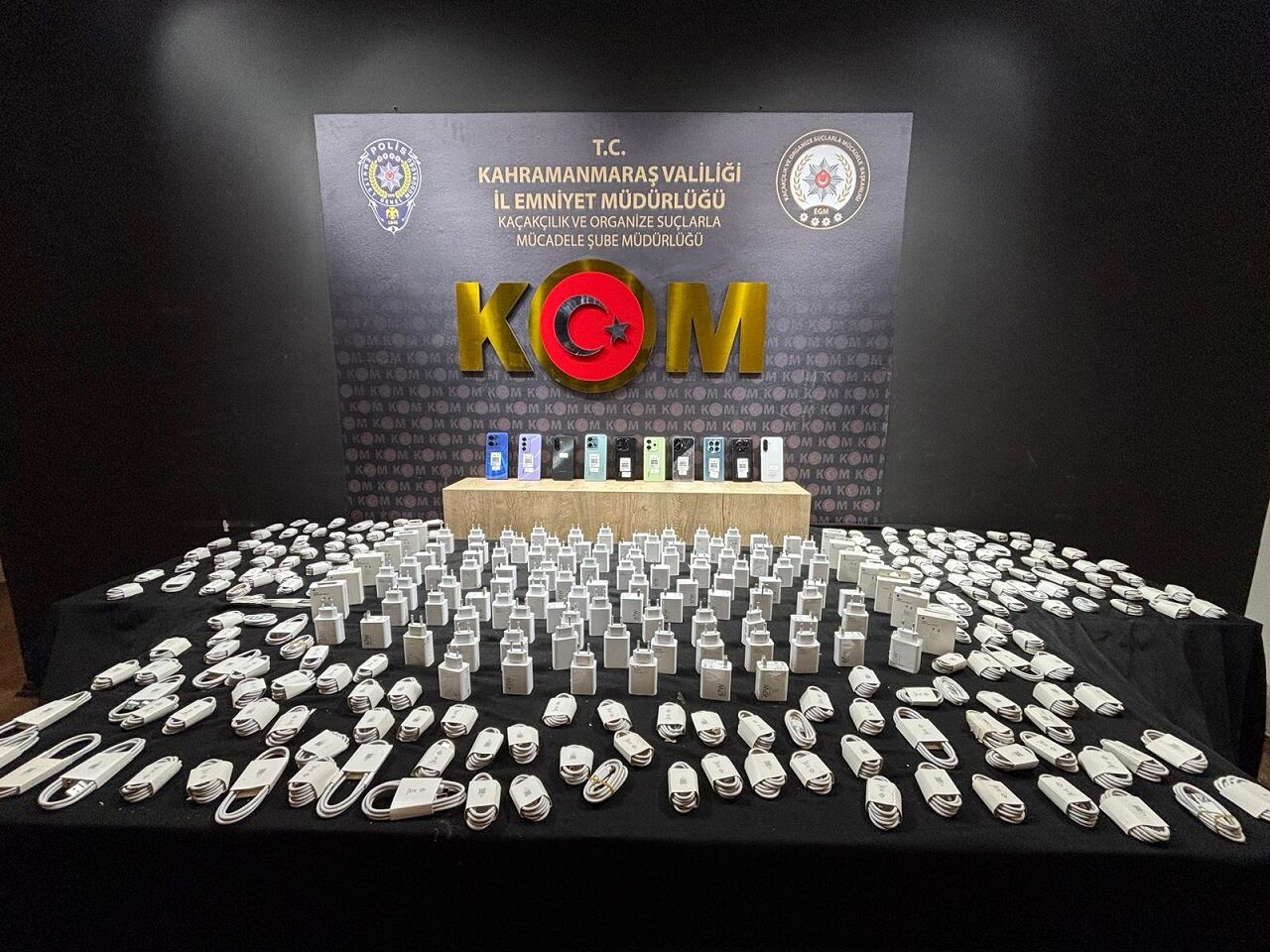 Kahramanmaraş’ta Kaçakçılık Operasyonu 11 Bin 400 Makaron Ve Kaçak Telefon Ele Geçirildi (1)