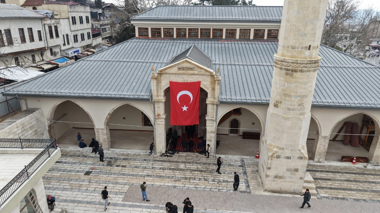Kahramanmaraş’ta Kadir Gecesi’nde Tarihi Ulu Camii’de Büyük Buluşma (1)