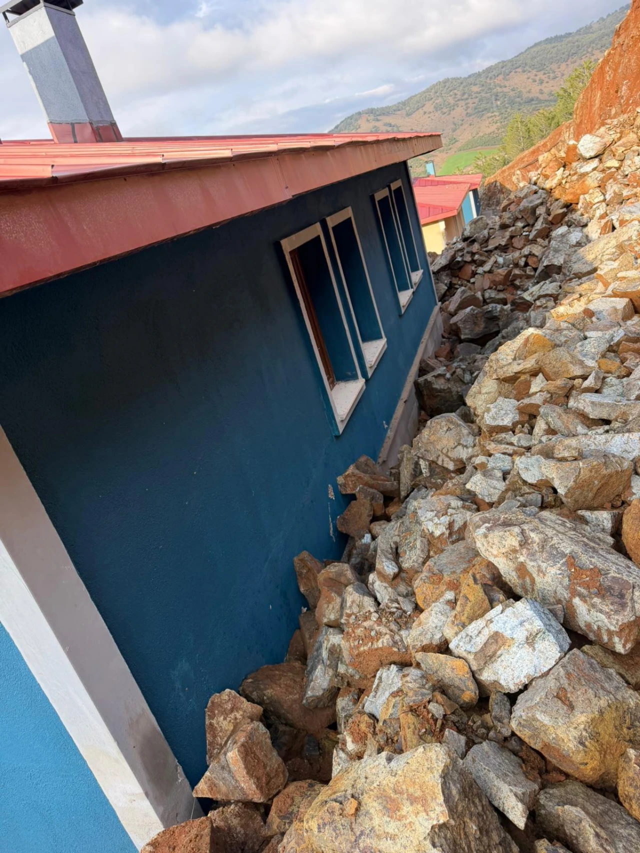 Kahramanmaraş'ta Köy Konutlarında Heyelan Tehlikesi! Vatandaşlar Çözüm Bekliyor (3)