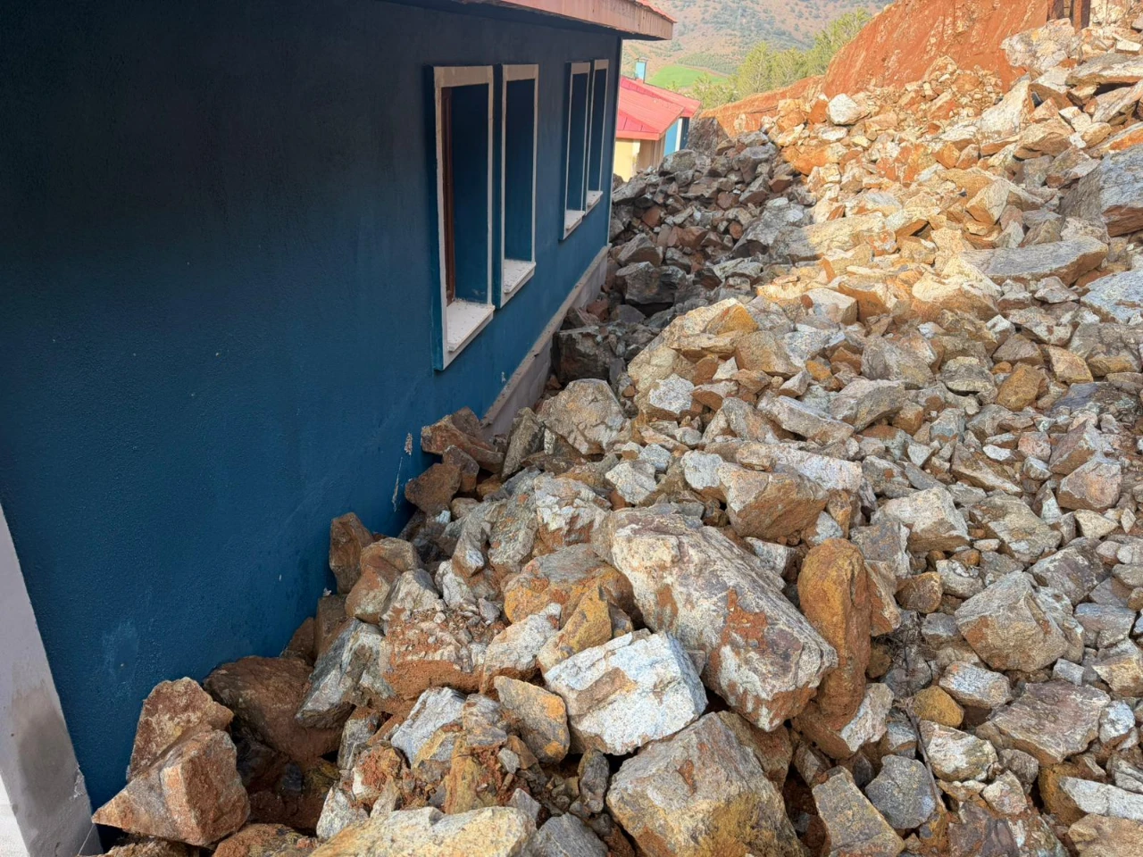 Kahramanmaraş'ta Köy Konutlarında Heyelan Tehlikesi! Vatandaşlar Çözüm Bekliyor (4)