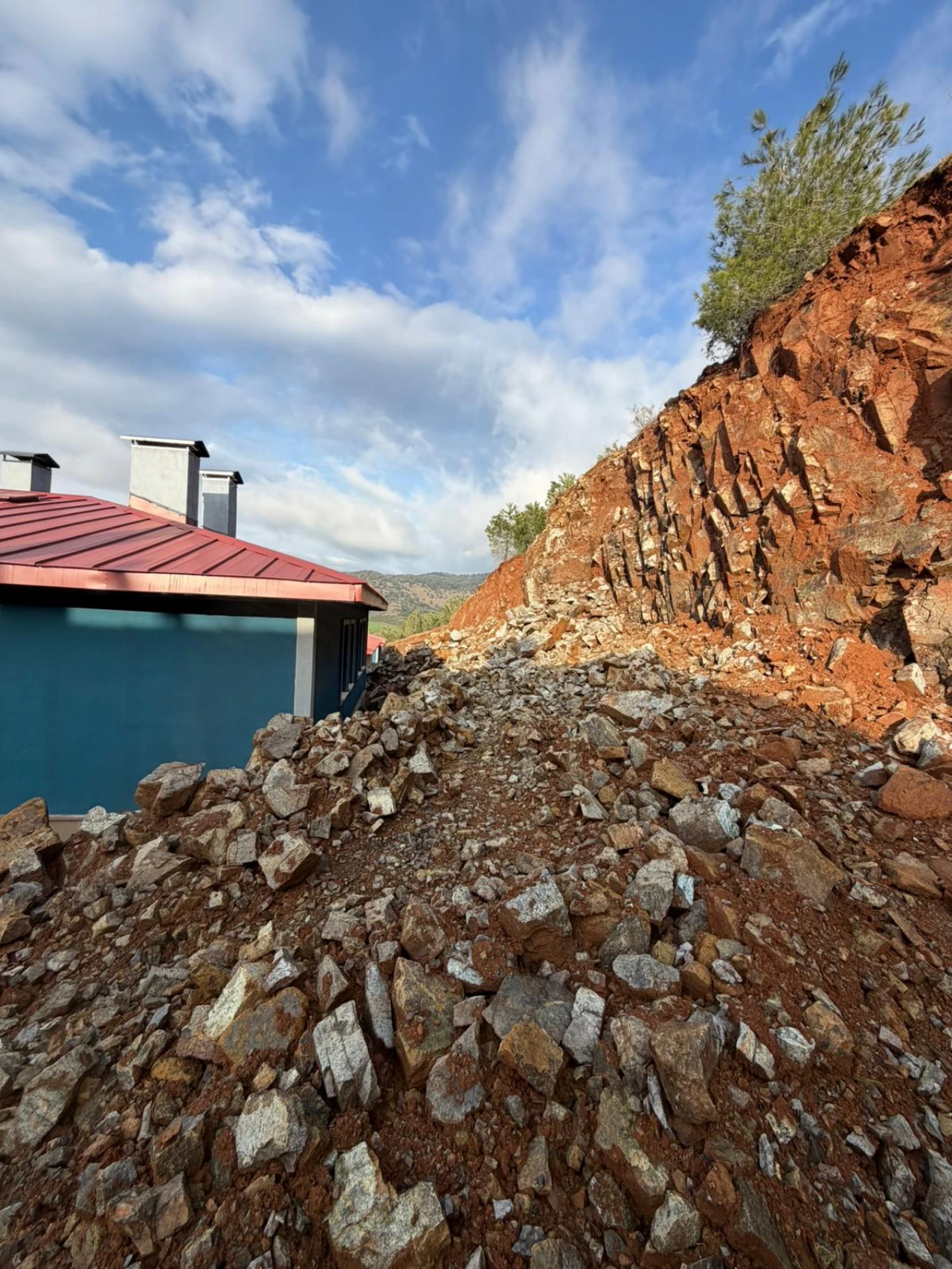 Kahramanmaraş'ta Köy Konutlarında Heyelan Tehlikesi! Vatandaşlar Çözüm Bekliyor (6)