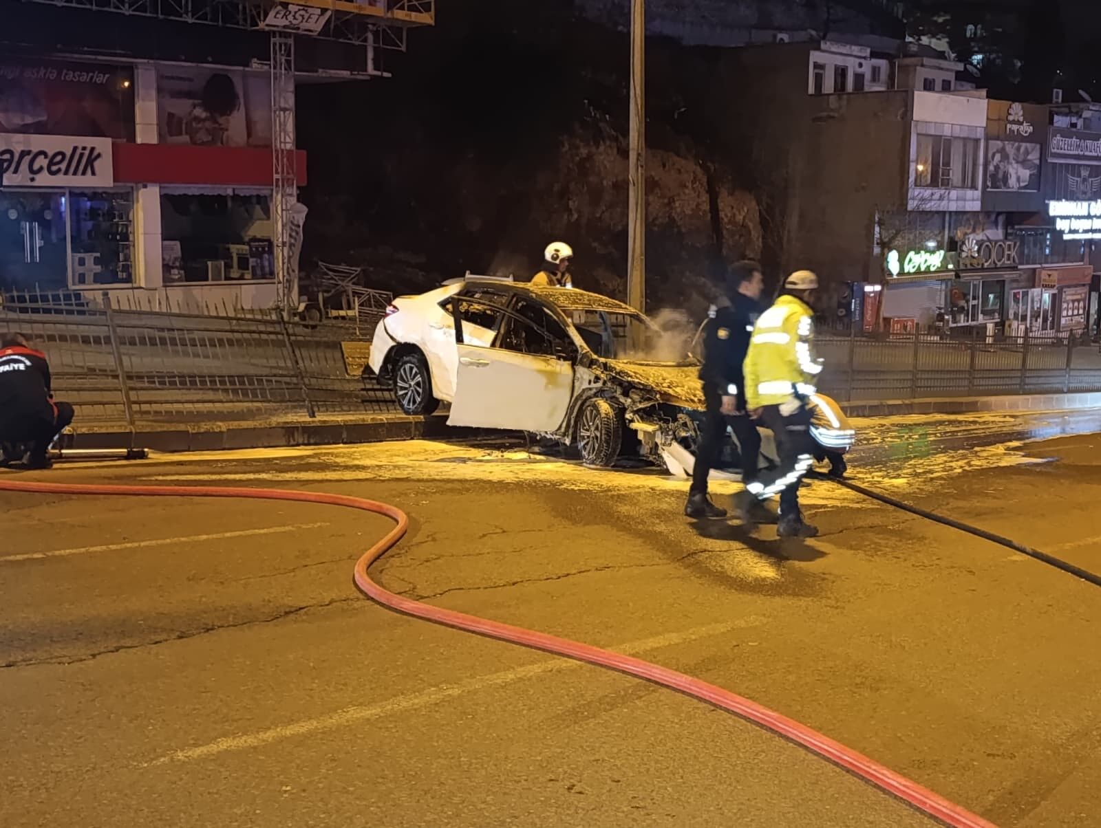 Kahramanmaraş’ta Polisten Kaçan Araç Kaza Yaptı, Alev Aldı (3)